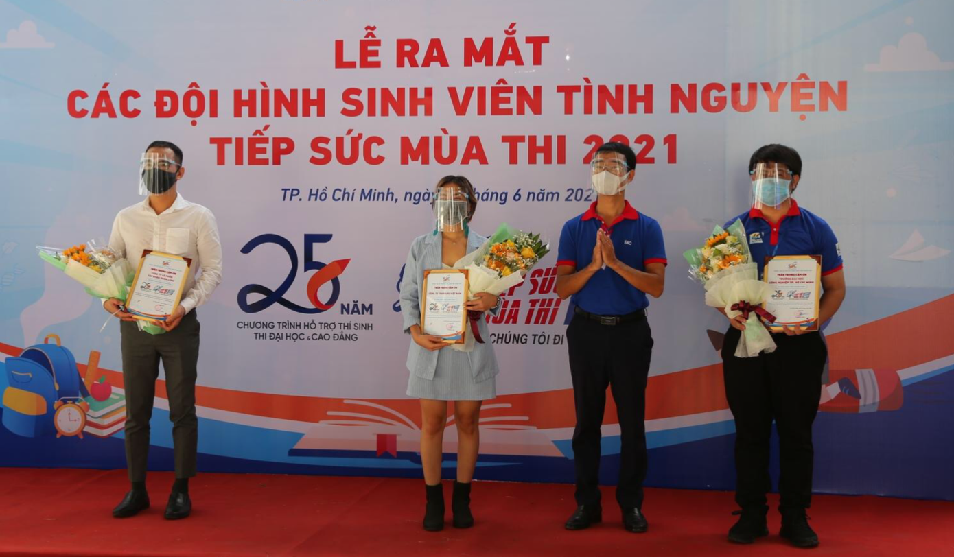 Ảnh: Fanpage Tiếp sức mùa thi - TP.HCM Ảnh: Fanpage Tiếp sức mùa thi - TP.HCM