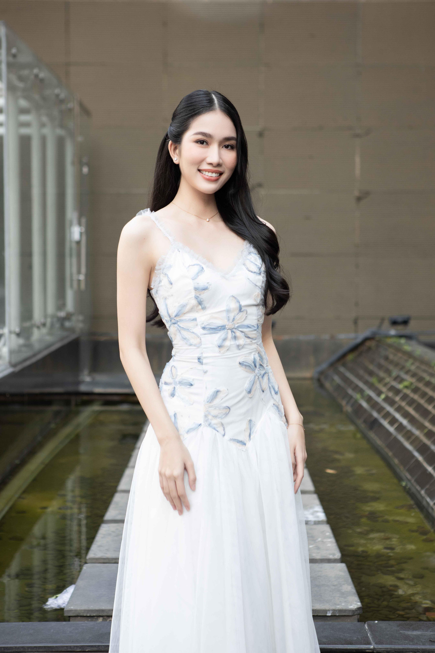 Á hậu Phương Anh rạng rỡ như "nàng thơ". Tuy không tham gia với vai trò BGK, Á hậu Phương Anh vẫn dành nhiều sự quan tâm và ủng hộ đến dàn thí sinh năm nay. Á hậu Phương Anh rạng rỡ như "nàng thơ". Tuy không tham gia với vai trò BGK, Á hậu Phương Anh vẫn dành nhiều sự quan tâm và ủng hộ đến dàn thí sinh năm nay.