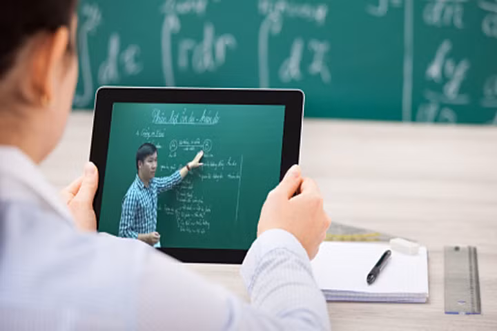 Tập trung ôn luyện và giữ gìn sức khỏe thật tốt là điều teen cần làm trong giai đoạn này. (Ảnh minh họa từ Internet)