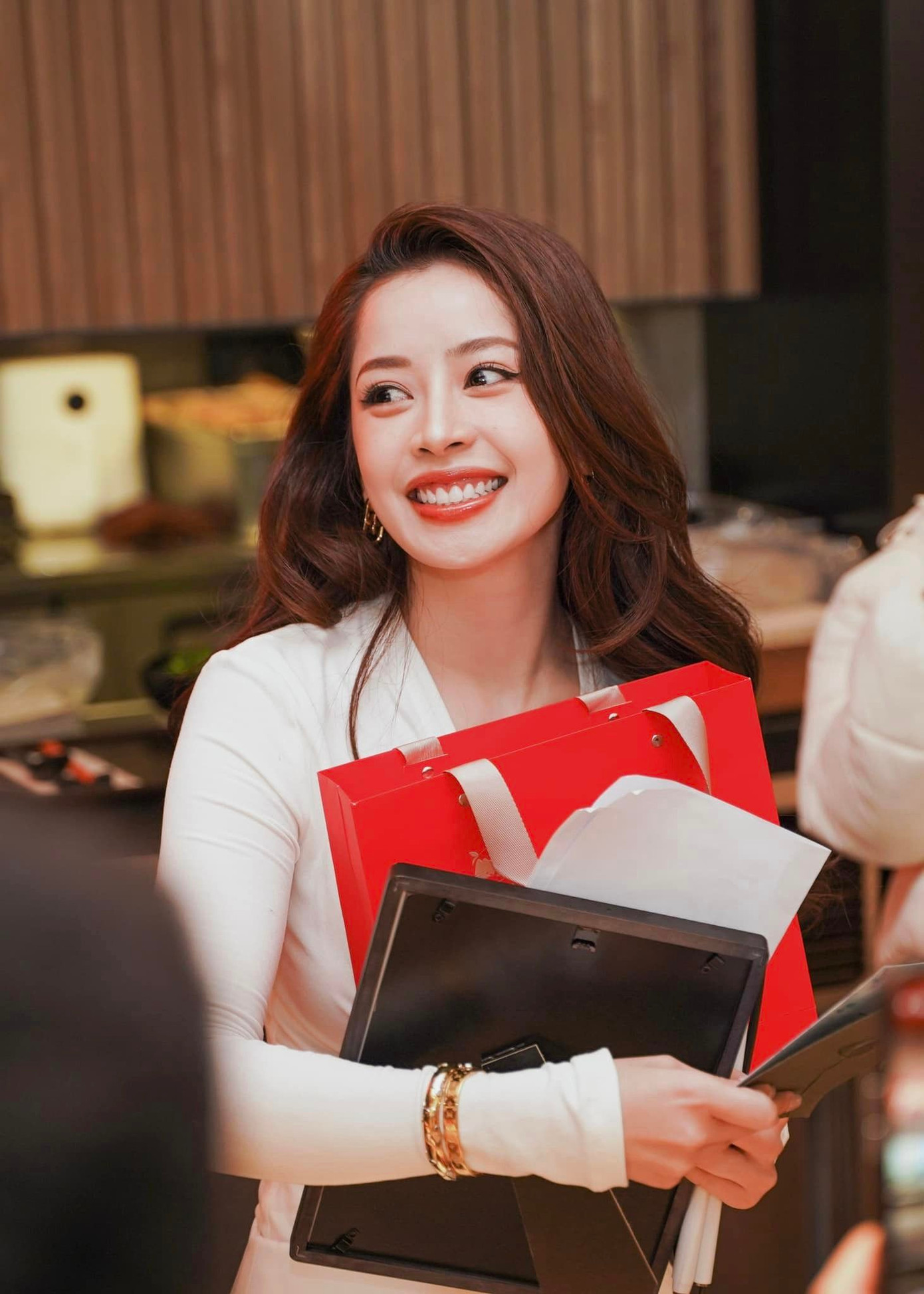 Sau "Đạp Gió", Chi Pu sở hữu lượng fan đông đảo ở cả 2 xứ Việt - Trung. Sau "Đạp Gió", Chi Pu sở hữu lượng fan đông đảo ở cả 2 xứ Việt - Trung.