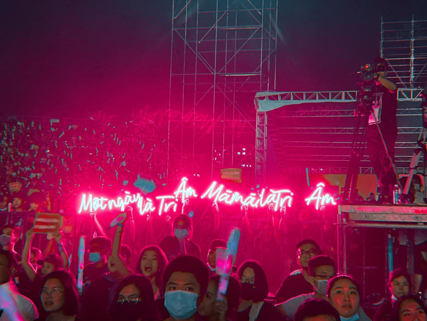 Liveshow Tri Âm của Mỹ Tâm đã thu hút đông đảo người hâm mộ tham gia.