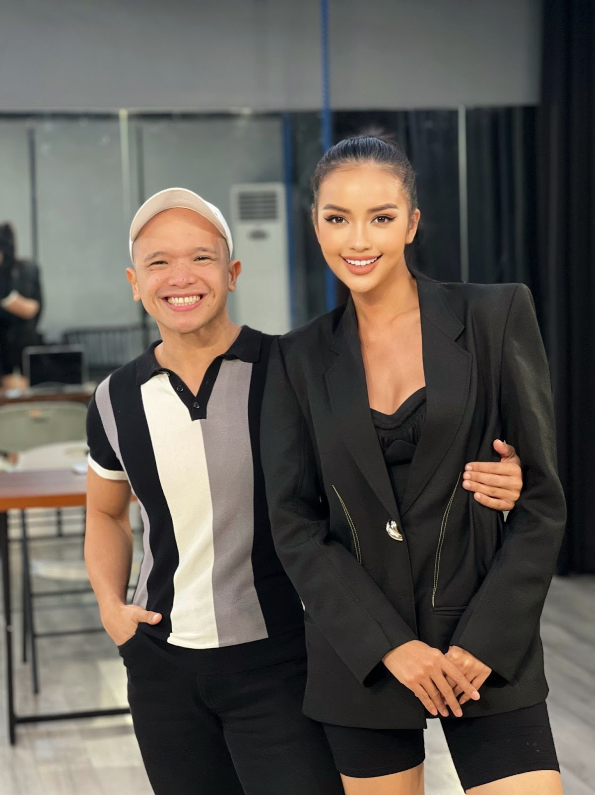 Để chuẩn bị cho cuộc thi, Ngọc Châu đã có 3 tuần tập luyện rất chăm chỉ cùng HLV Carlos Avila Buendia Jr. - &quot;thầy&quot; của Catriona Gray.