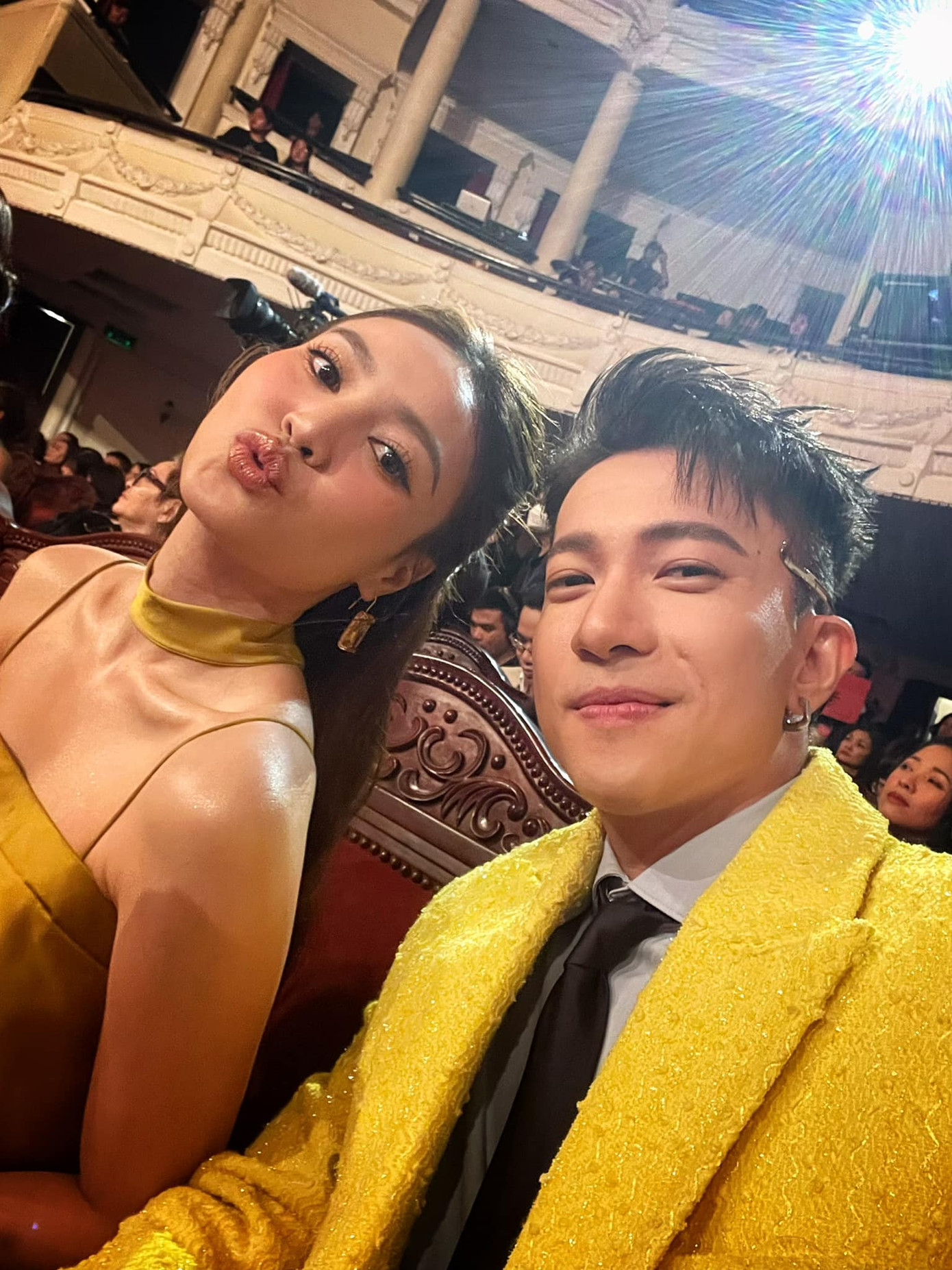 Lan Ngọc và S.T Sơn Thạch là cặp đôi được dân tình "đầy thuyền" nhiệt tình. Lan Ngọc và S.T Sơn Thạch là cặp đôi được dân tình "đầy thuyền" nhiệt tình.