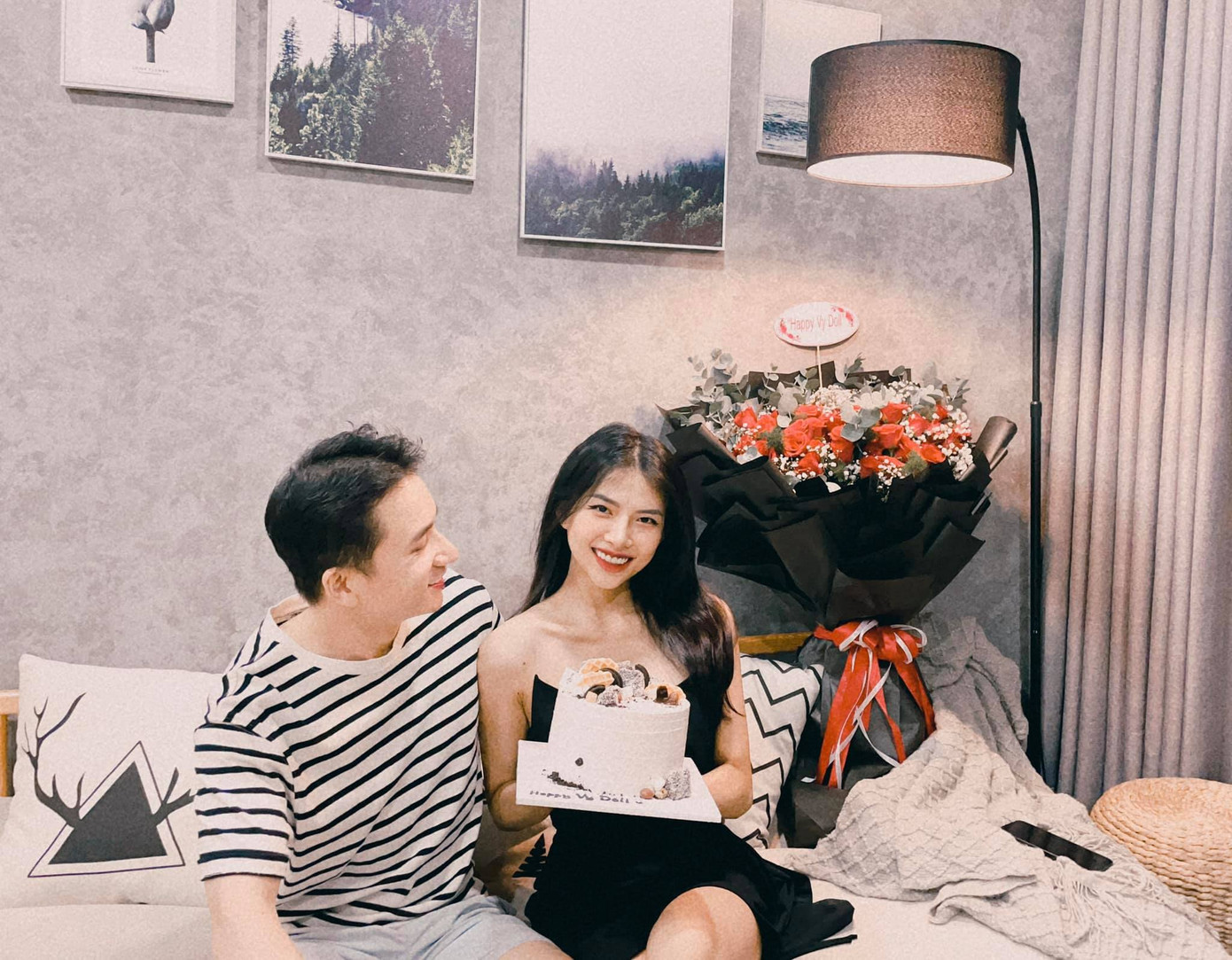 Phan Mạnh Quỳnh và bà xã - "cây hài" mới nổi trên mạng xã hội. Phan Mạnh Quỳnh và bà xã - "cây hài" mới nổi trên mạng xã hội.