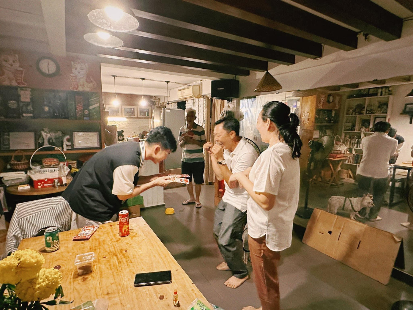 Những khoảnh khắc bình dị, đầy niềm vui của gia đình Jun Phạm trong ngày đầu năm.