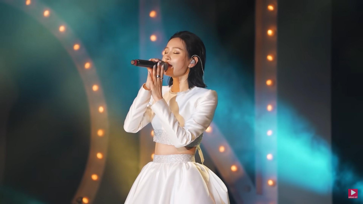 Hiền Hồ chia sẻ clip những sản phẩm cover trong thời gian gần đây. Hiền Hồ chia sẻ clip những sản phẩm cover trong thời gian gần đây.