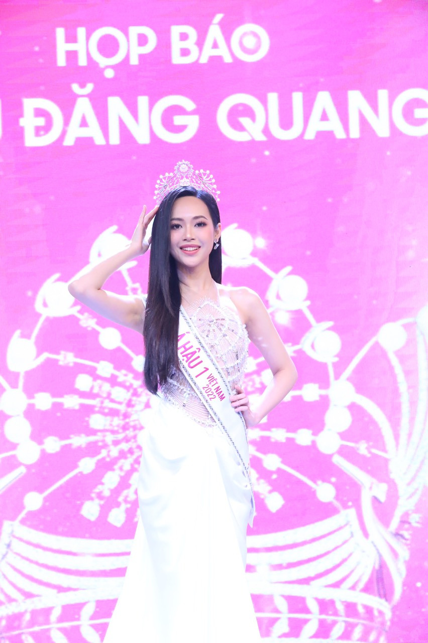 Á hậu 1 Trịnh Thùy Linh sở hữu vóc dáng cân đối với số đo hoàn hảo.