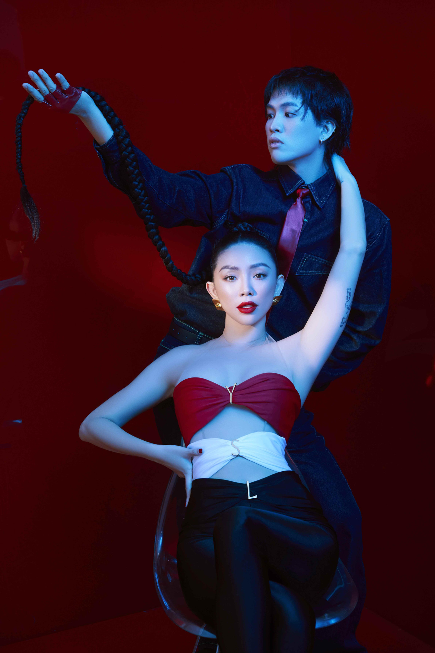 Mew Amazing thừa nhận lời bài hát 906090 có phần giễu cợt những quy chuẩn tiêu cực đặt ra cho con người và đặc biệt là phụ nữ. Mew Amazing thừa nhận lời bài hát 906090 có phần giễu cợt những quy chuẩn tiêu cực đặt ra cho con người và đặc biệt là phụ nữ.