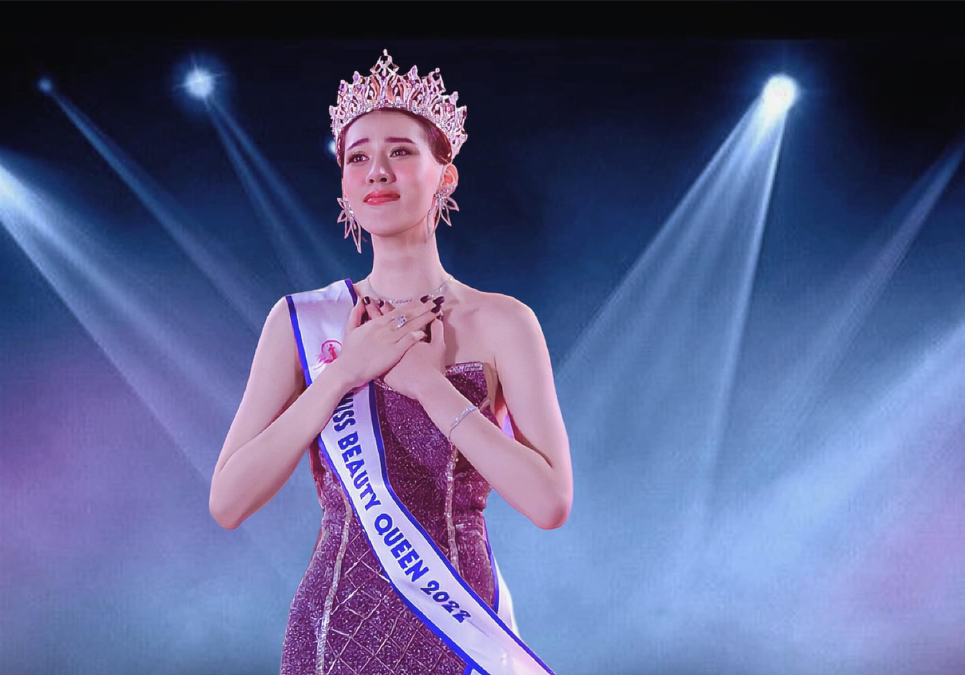 Dịu Thảo từng đăng quang Miss Beauty Queen 2022 - một cuộc thi nhan sắc cho người chuyển giới có quy mô nhỏ hơn.