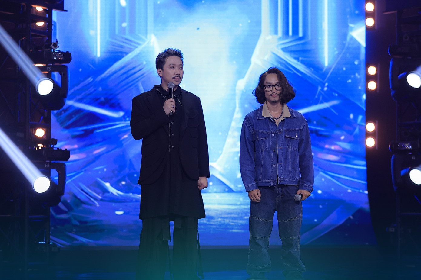 Tuy nhiên, một số ý kiến khác cho rằng với sự thay đổi của thị trường âm nhạc ngày nay, yếu tố thị hiếu khán giả cũng rất quan trọng.