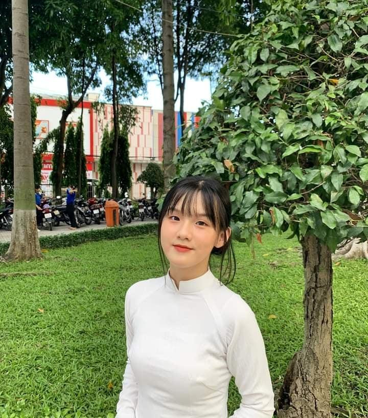 Bạn Hồng Đào, học sinh trường THPT Tân Bình, Q. Tân Phú. Ảnh: NVCC Bạn Hồng Đào, học sinh trường THPT Tân Bình, Q. Tân Phú. Ảnh: NVCC