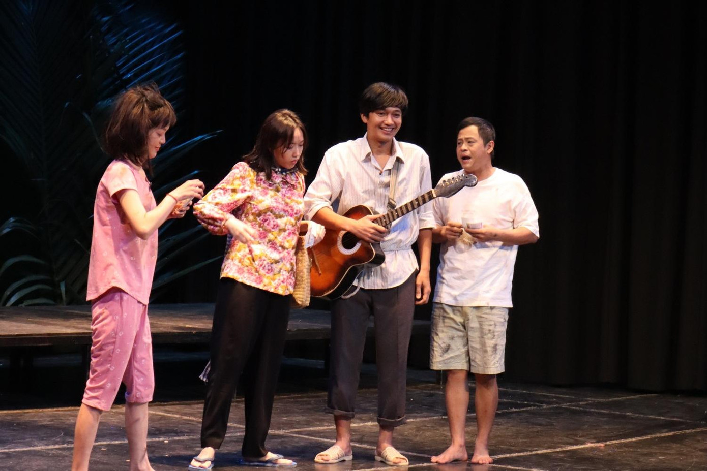 Vì được Hai Đời cưu mang, bé Ba đã hạ sinh được 2 con, đặt tên lần lượt là Như (Michelle Lai) và Ý (La Thành). Vì được Hai Đời cưu mang, bé Ba đã hạ sinh được 2 con, đặt tên lần lượt là Như (Michelle Lai) và Ý (La Thành).