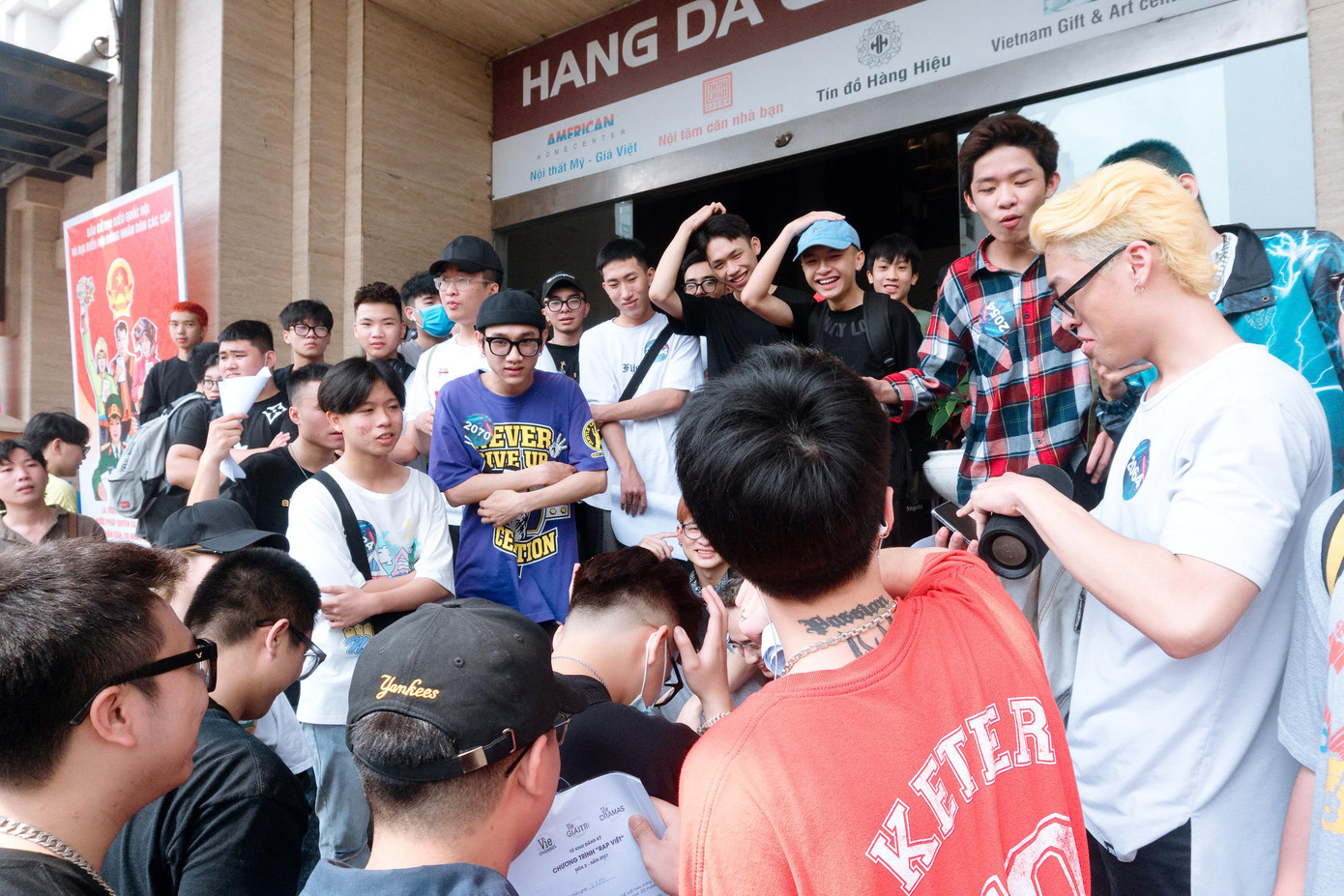 Buổi casting đầu tiên tại Hà Nội với sự tham gia đông đảo của các rapper trẻ.