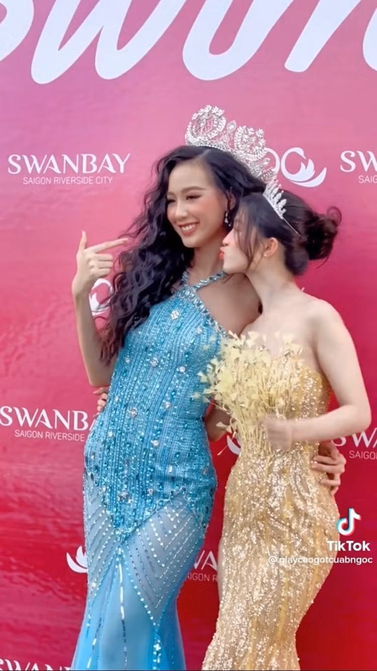 Những "phản ứng hoá học" của 2 nàng Á hậu trước công chúng hay trong cuộc sống đời thường đều khiến netizen "tan chảy" vì quá đáng yêu.