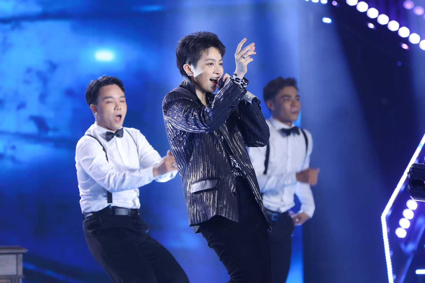 Gil Lê cho biết bản thân đã “đi đúng hướng” với màu sắc âm nhạc sẽ thể hiện tại chương trình sau một thời gian dài liên tục thử nghiệm và tìm kiếm bản thân.