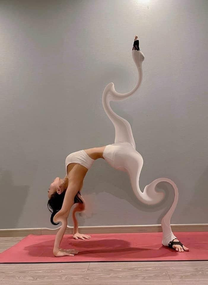 Phải chăng đây là tư thế yoga mới mà chỉ Diệu Nhi mới có thể thực hiện?
