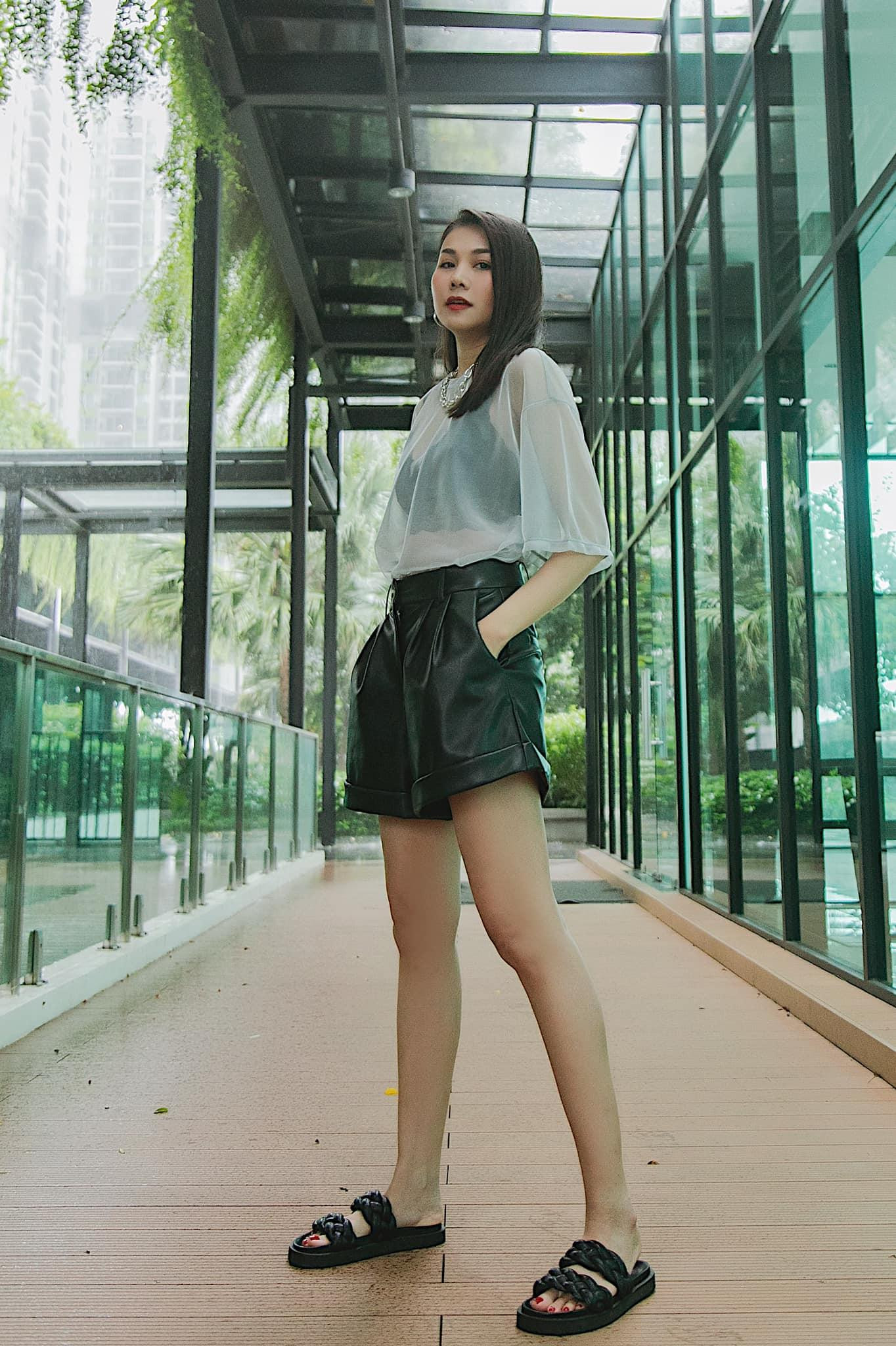 Quần soóc cũng là lựa chọn yêu thích của siêu mẫu Thanh Hằng bao năm qua.