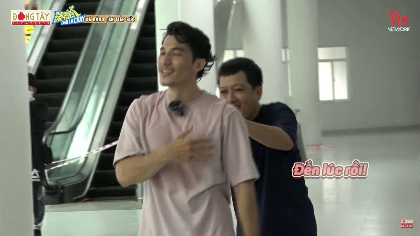 Trường Giang đã thật sự nhập cuộc khi bắt đầu "bật mood" chơi dơ. Trường Giang đã thật sự nhập cuộc khi bắt đầu "bật mood" chơi dơ.