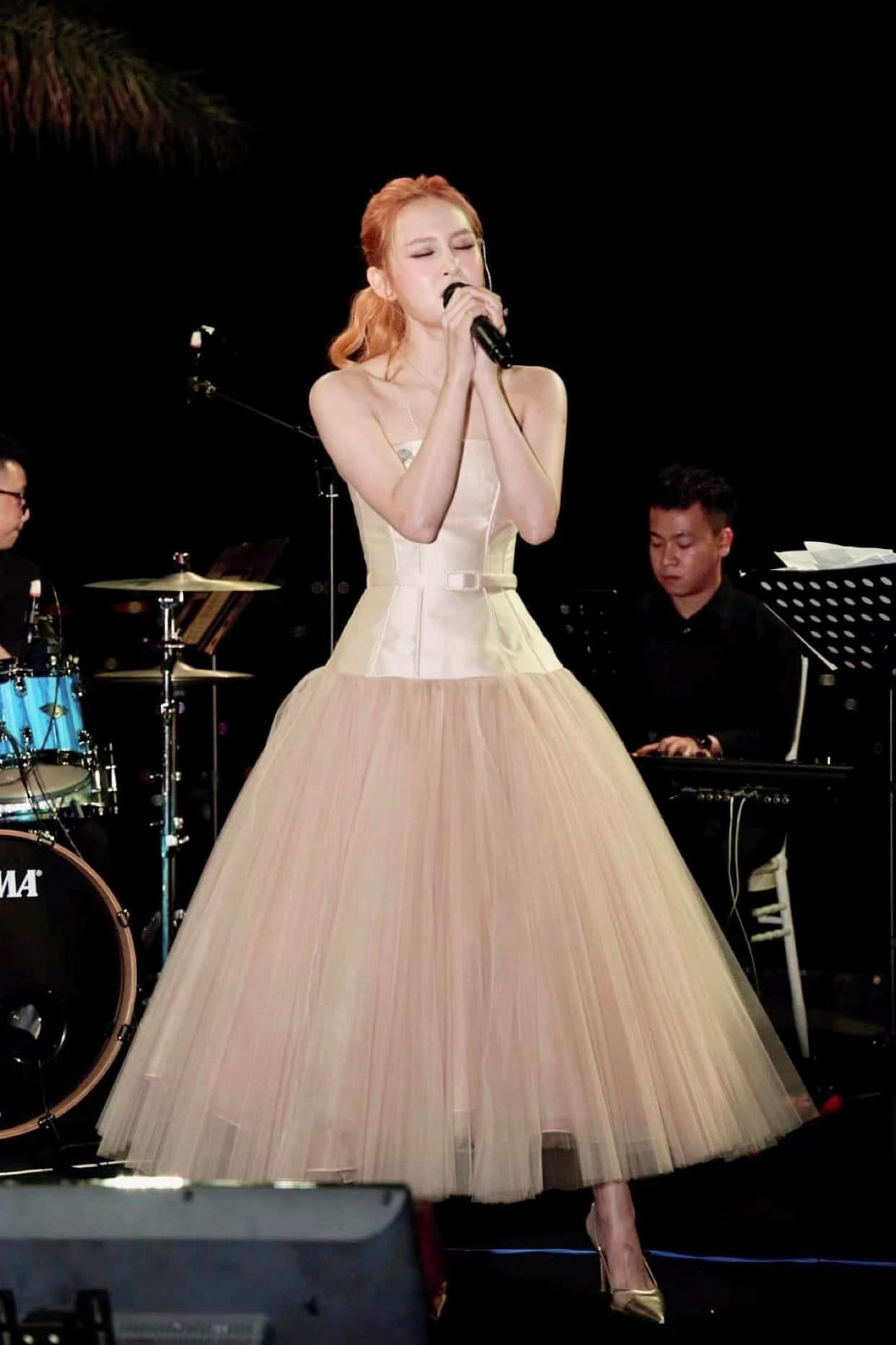 Sau lùm xùm đời tư, thời gian gần đây, Hiền Hồ đang từng bước trở lại với âm nhạc.