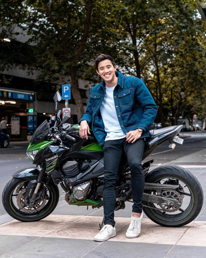 Welson Sim sở hữu chiều cao ấn tượng (1m81) và nụ cười tỏa nắng.