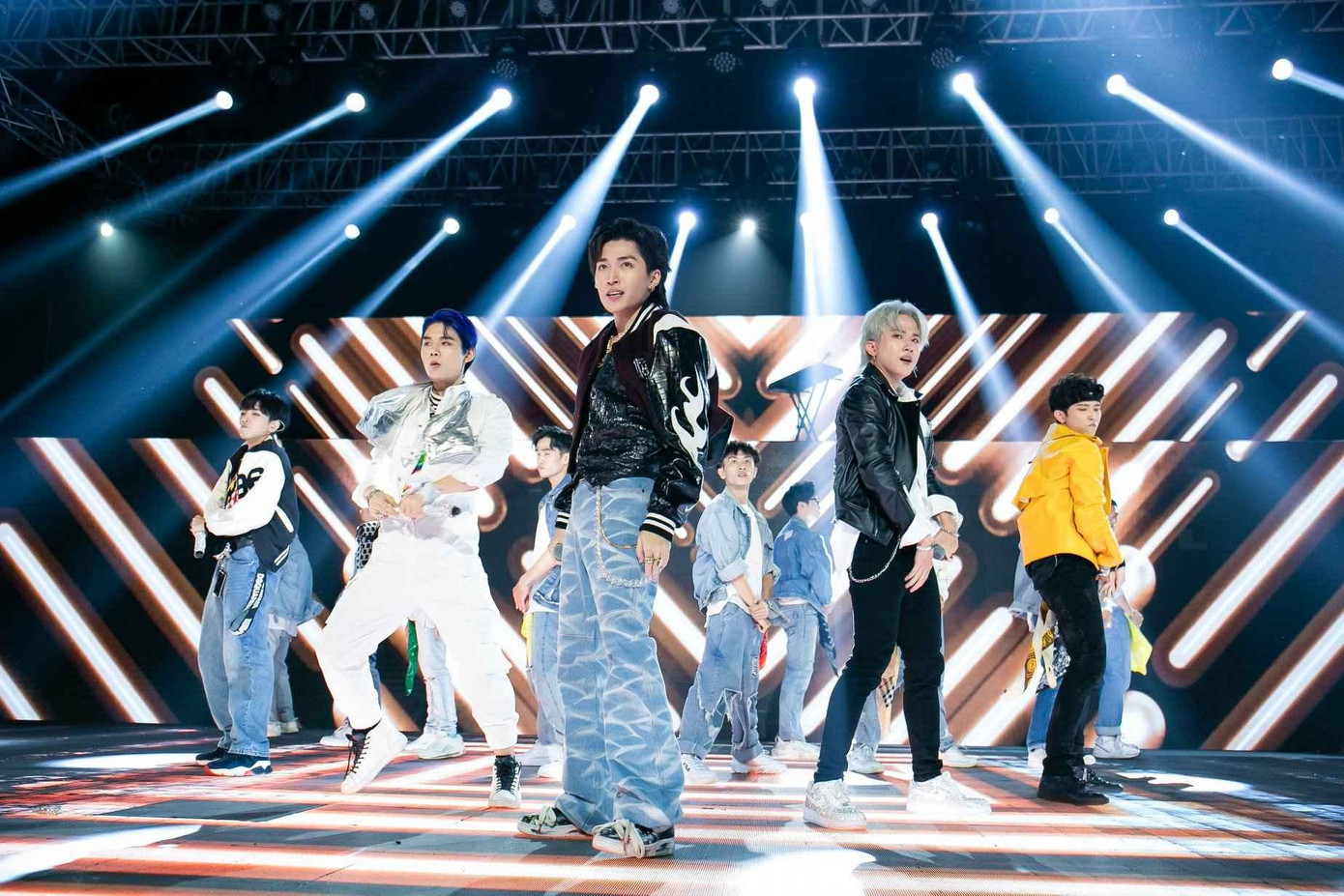 UNI5 đang một trong những đội thi nhận được nhiều phản hồi tích cực nhất từ khán giả. UNI5 đang một trong những đội thi nhận được nhiều phản hồi tích cực nhất từ khán giả.