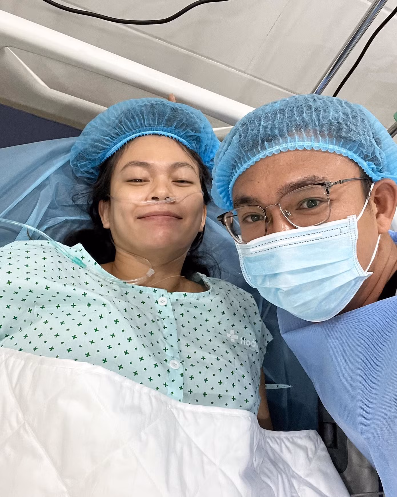 Dù khá mệt mỏi nhưng cô nàng vẫn không giấu được sự hạnh phúc của bản thân.