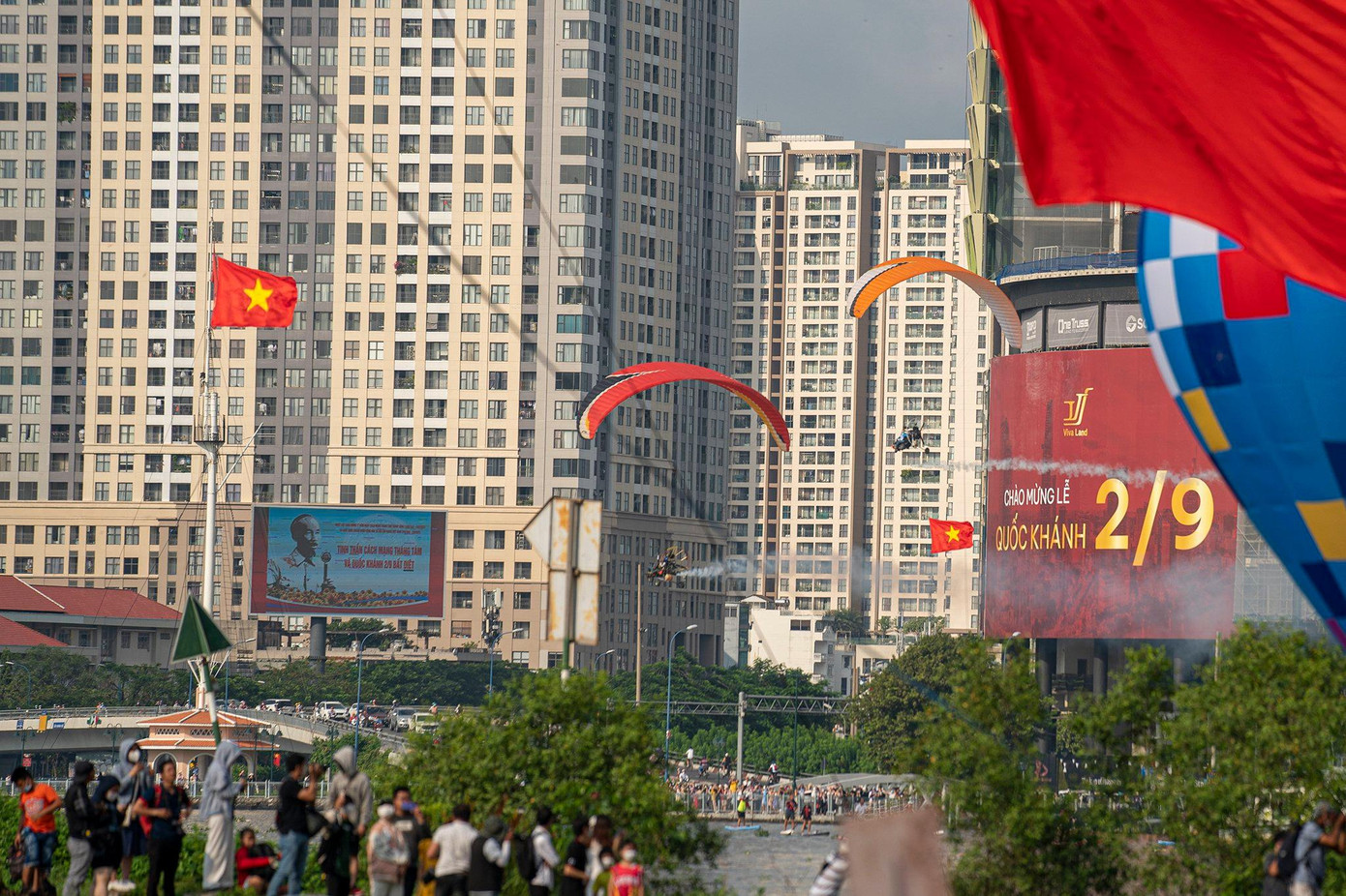 Người dân TP.HCM háo hức mong chờ sự kiện thả khinh khí cầu. Ảnh: Fanpage Trái Tim Thành Phố. Người dân TP.HCM háo hức mong chờ sự kiện thả khinh khí cầu. Ảnh: Fanpage Trái Tim Thành Phố.