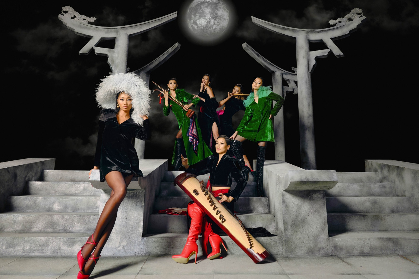 Bức ảnh nhóm của team Lan Khuê được đánh giá là khá an toàn. Bức ảnh nhóm của team Lan Khuê được đánh giá là khá an toàn.