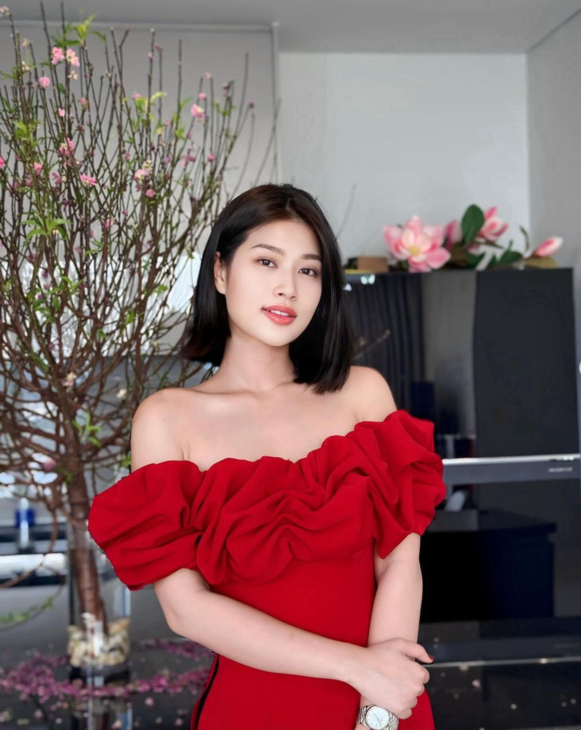 Nàng Hậu cũng khiến netizen xuýt xoa khi bất ngờ thay đổi kiểu tóc.