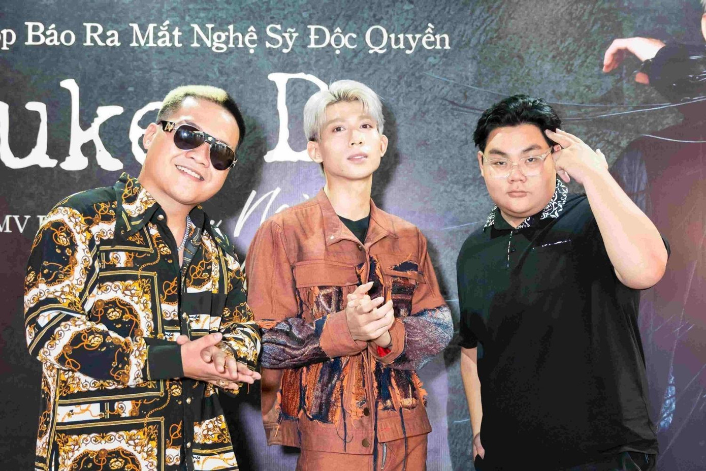 "Quái vật" Rap Việt Blacka cũng góp mặt trong buổi debut của tân binh Luke D