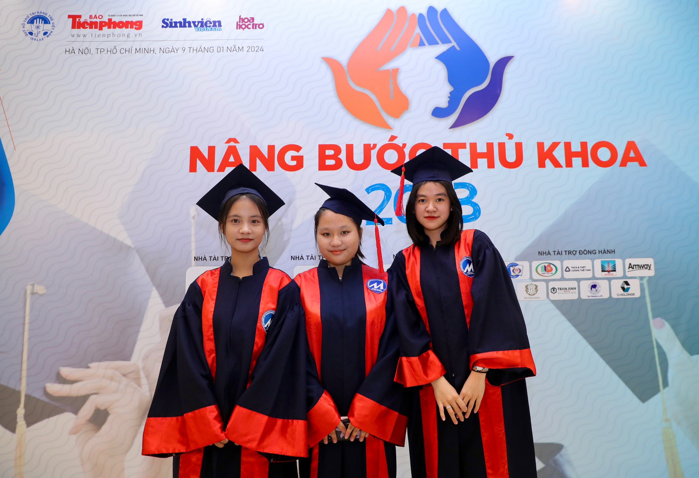 Các bạn tân thủ khoa đầu vào đầy hào hứng trước thềm lễ trao học bổng Nâng bước Thủ khoa 2023. Các bạn tân thủ khoa đầu vào đầy hào hứng trước thềm lễ trao học bổng Nâng bước Thủ khoa 2023.