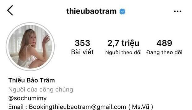 Từ 371 bài viết, cô xóa đi chỉ còn 353 bài, đồng thời unfollow 144 tài khoản. Từ 371 bài viết, cô xóa đi chỉ còn 353 bài, đồng thời unfollow 144 tài khoản.
