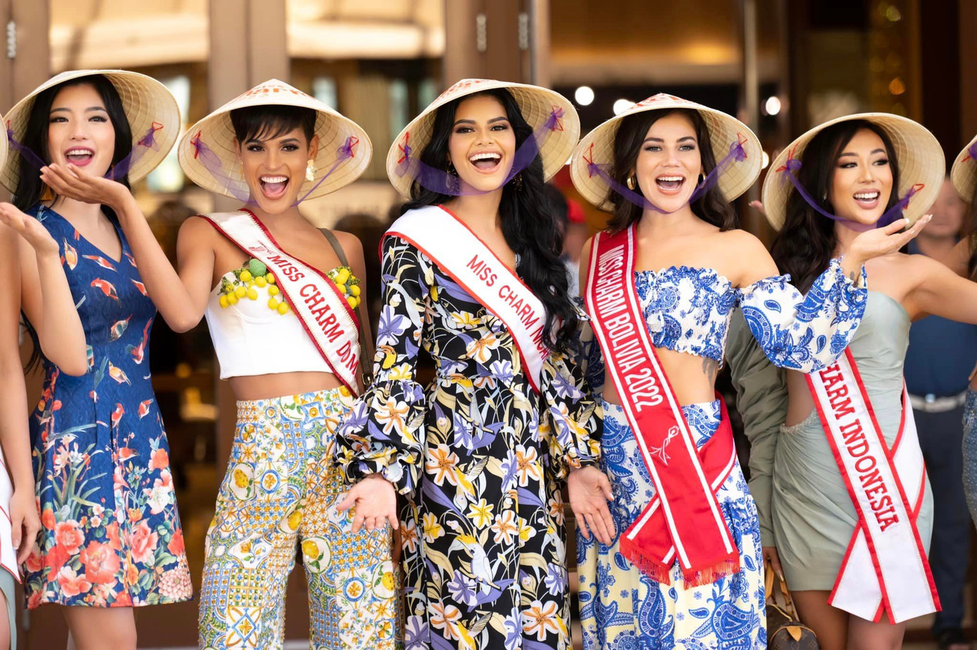 Các người đẹp đã có cơ hội giao lưu và trải nghiệm nhiều nét đẹp văn hóa.