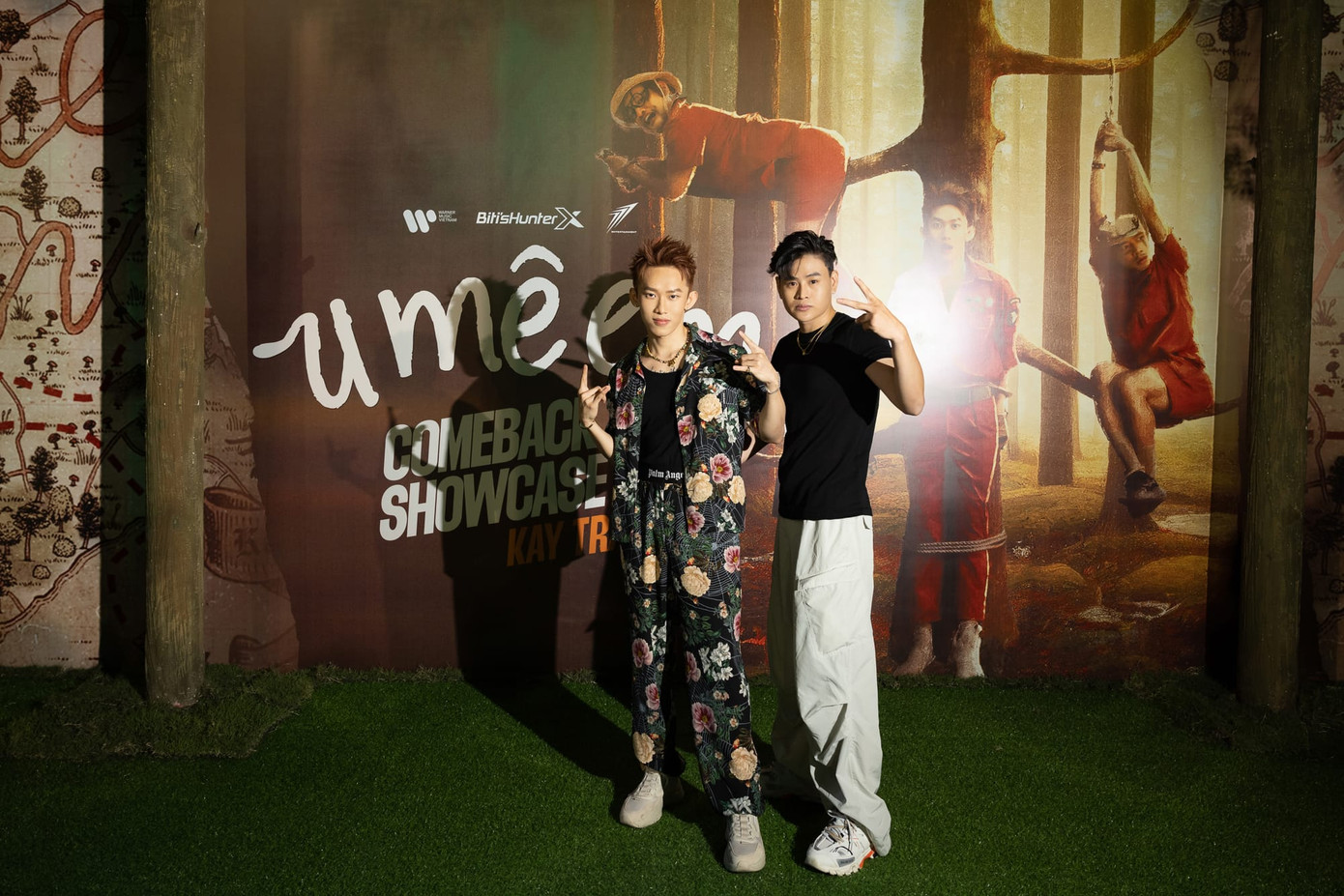 Thời điểm khi 2 ca khúc nhận được sự quan tâm, yêu thích lớn, Nguyễn Khoa cho biết anh đã đồng ý cho Kay Trần sử dụng 2 bản hit này để đi diễn và không nhận chi phí.