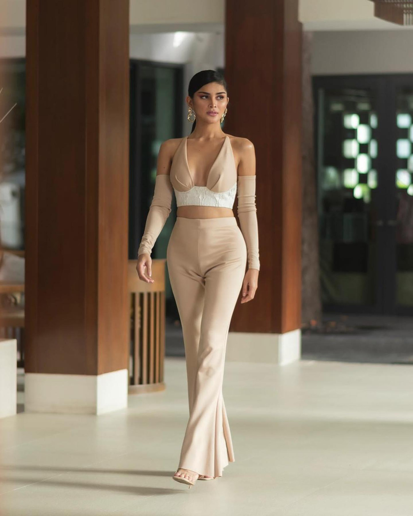 Fuschia Anne Ravena là một trong những người đẹp có phong cách thời trang "vạn người mê" tại Miss International Queen 2022. Fuschia Anne Ravena là một trong những người đẹp có phong cách thời trang "vạn người mê" tại Miss International Queen 2022.