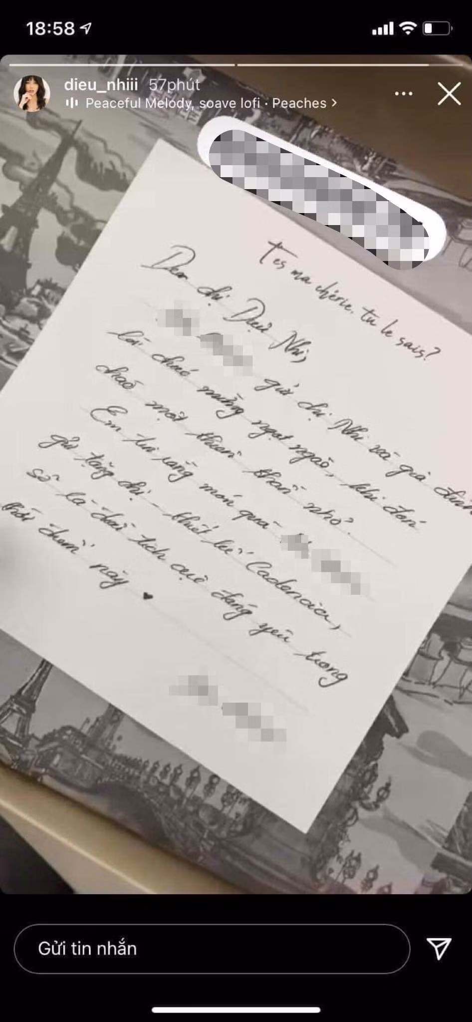 Vừa qua, Diệu Nhi vô tình để lộ tấm thiệp có dòng chữ chúc mừng vì đã đón một thiên thần nhỏ chào đời.