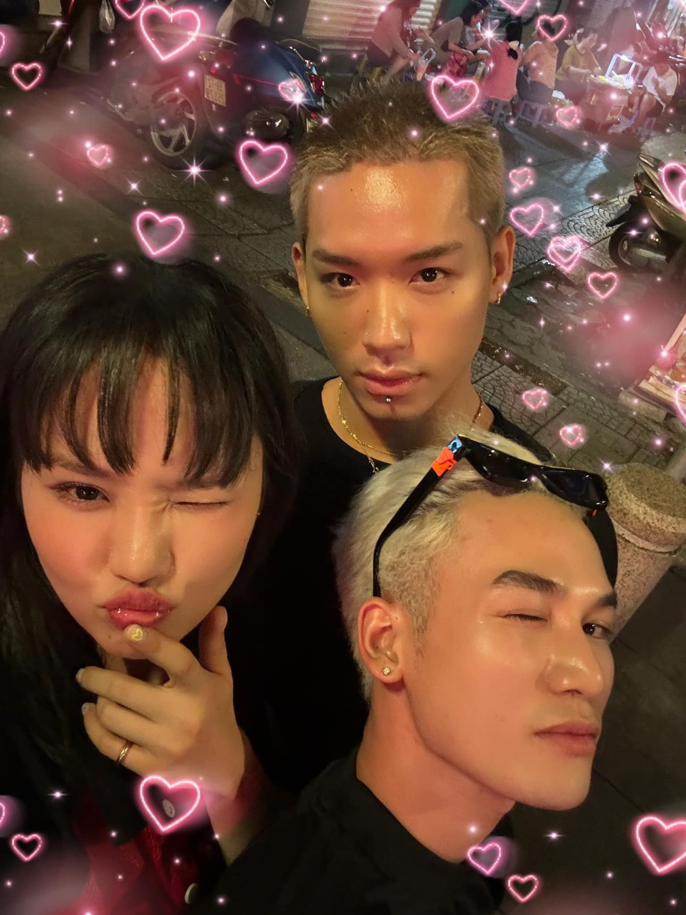 Miu Lê "cover" lại kiểu pose "thương hiệu" của WEAN Lê.