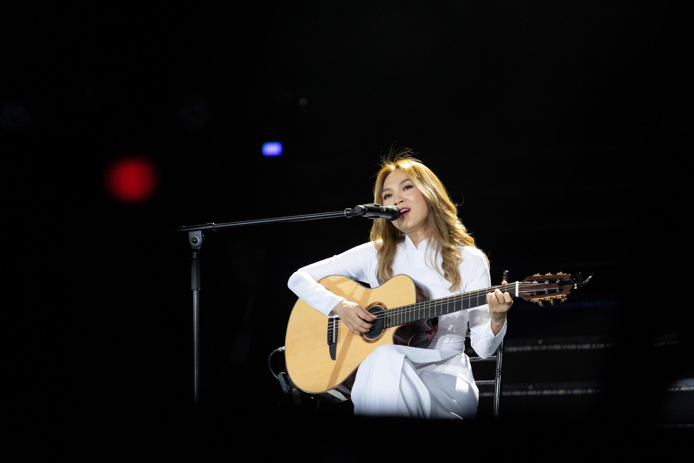 Người hâm mộ không khỏi bồi hồi trước hình ảnh Mỹ Tâm của 20 năm trước xuất hiện tại sân khấu Tri Âm. Người hâm mộ không khỏi bồi hồi trước hình ảnh Mỹ Tâm của 20 năm trước xuất hiện tại sân khấu Tri Âm.