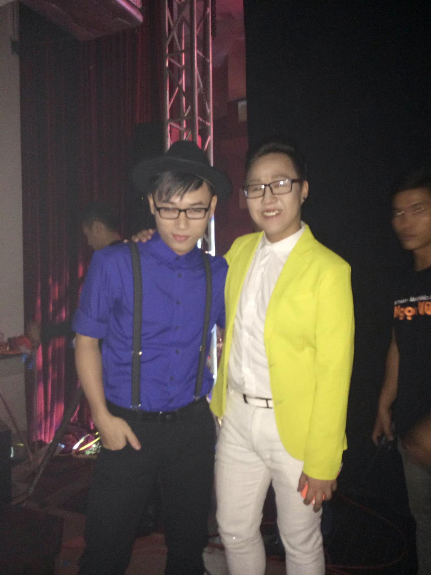 Hình ảnh ngày ấy của Trúc Nhân và Trung Quân khiến netizen không thể nhịn cười.