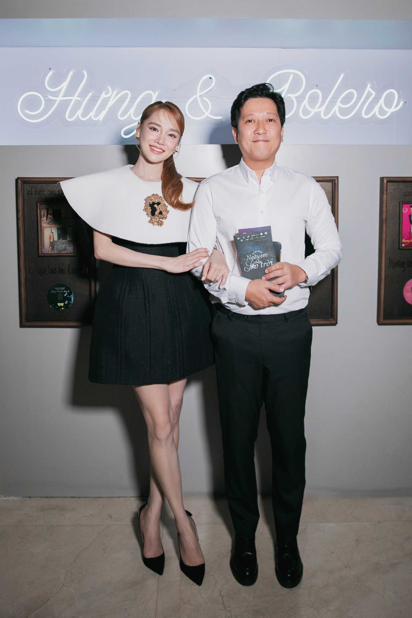 Trường Giang - Nhã Phương xuất hiện đồng điệu, rạng rỡ.