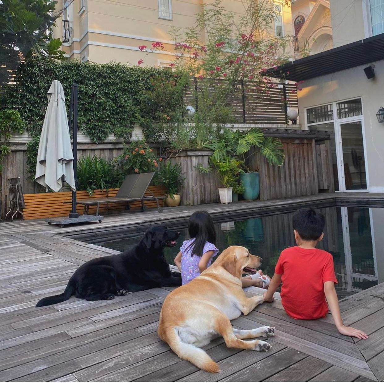 Cuộc sống viên mãn bên gia đình nhỏ của Hà Tăng khiến nhiều người ngưỡng mộ.