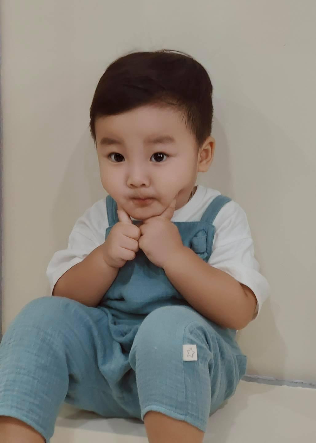 Tuy chỉ mới 2 tuổi, bé Bo đã trở thành một "hiện tượng nhí" nổi tiếng trên mạng xã hội.