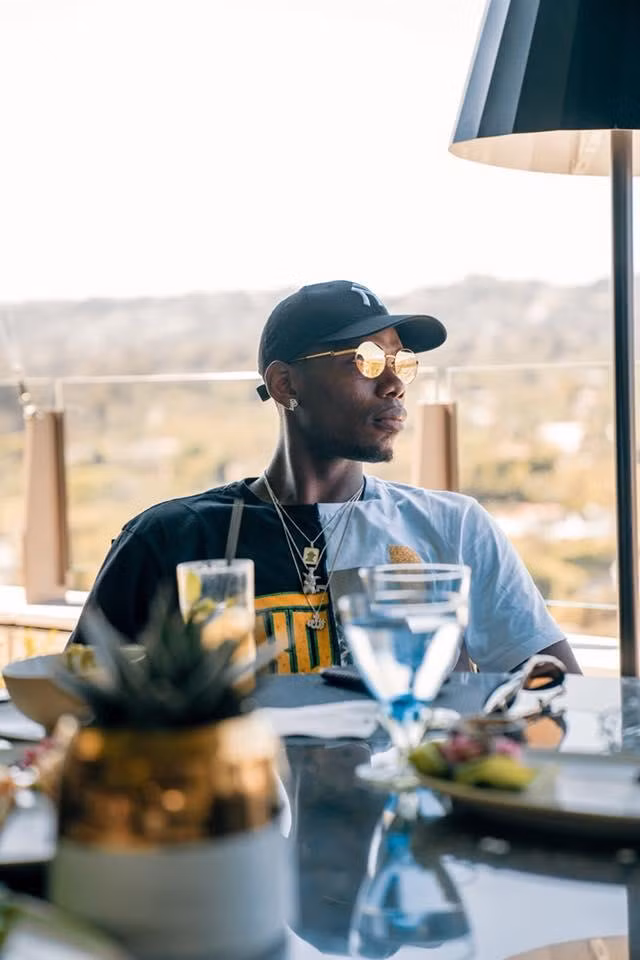 Paul Pogba có vẻ ngoài và phong cách khá "chất chơi". Ảnh: FBNV