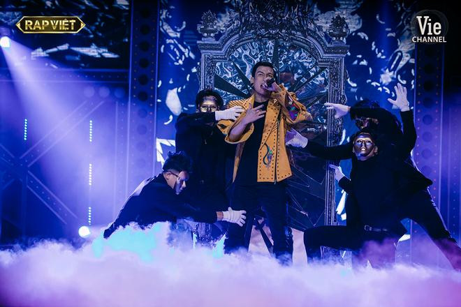 Phần trình diễn đậm chất điện ảnh và nhạc kịch của Dế Choắt tại Chung kết Rap Việt.