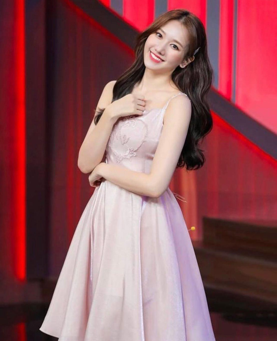 Hiện tại, nhiều người hâm mộ đều hi vọng Hari Won sẽ sớm có tin vui. Hiện tại, nhiều người hâm mộ đều hi vọng Hari Won sẽ sớm có tin vui.