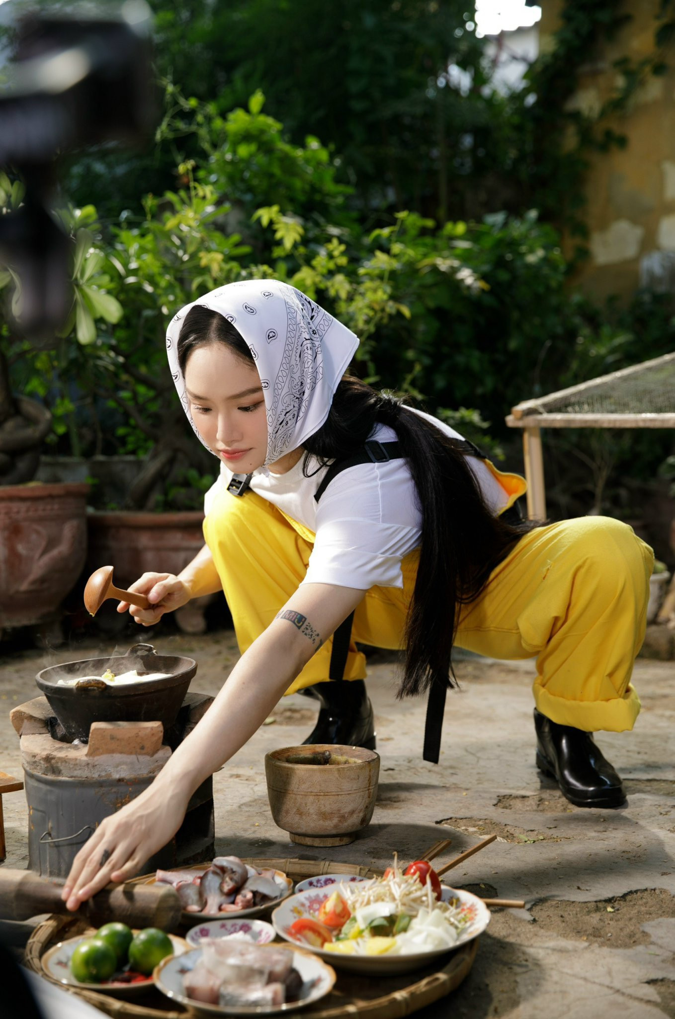 Khi lựa chọn quay trở lại với sự bình dị, đời thường sau một hình ảnh đã quá "nổi loạn" và trending trước đó, việc "rớt đài" về mặt thành tích là điều hiển nhiên.