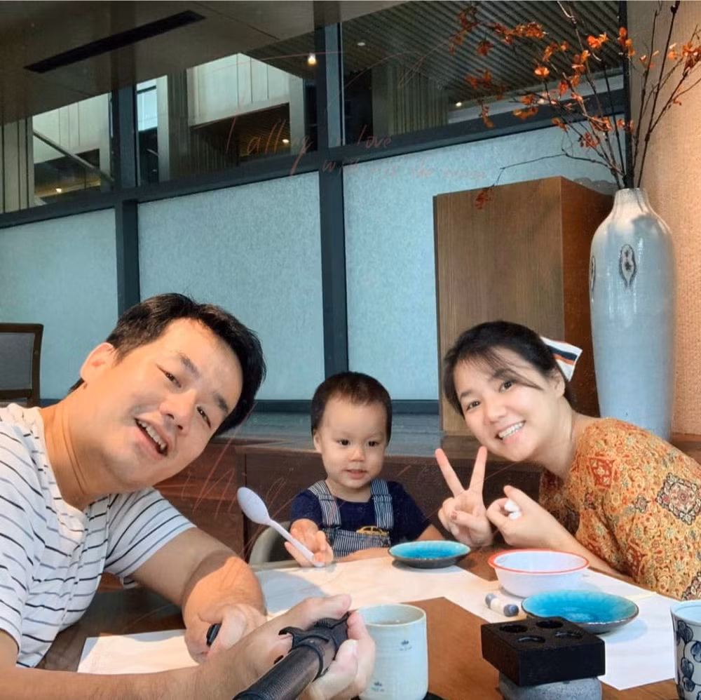 Cuộc sống hôn nhân viên mãn của Ngô Quỳnh Anh khiến nhiều người ngưỡng mộ.