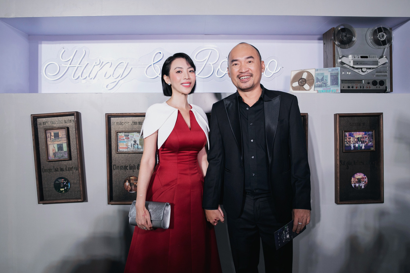 Vợ chồng Trường Giang - Tiến Luật tay trong tay tham dự liveshow.