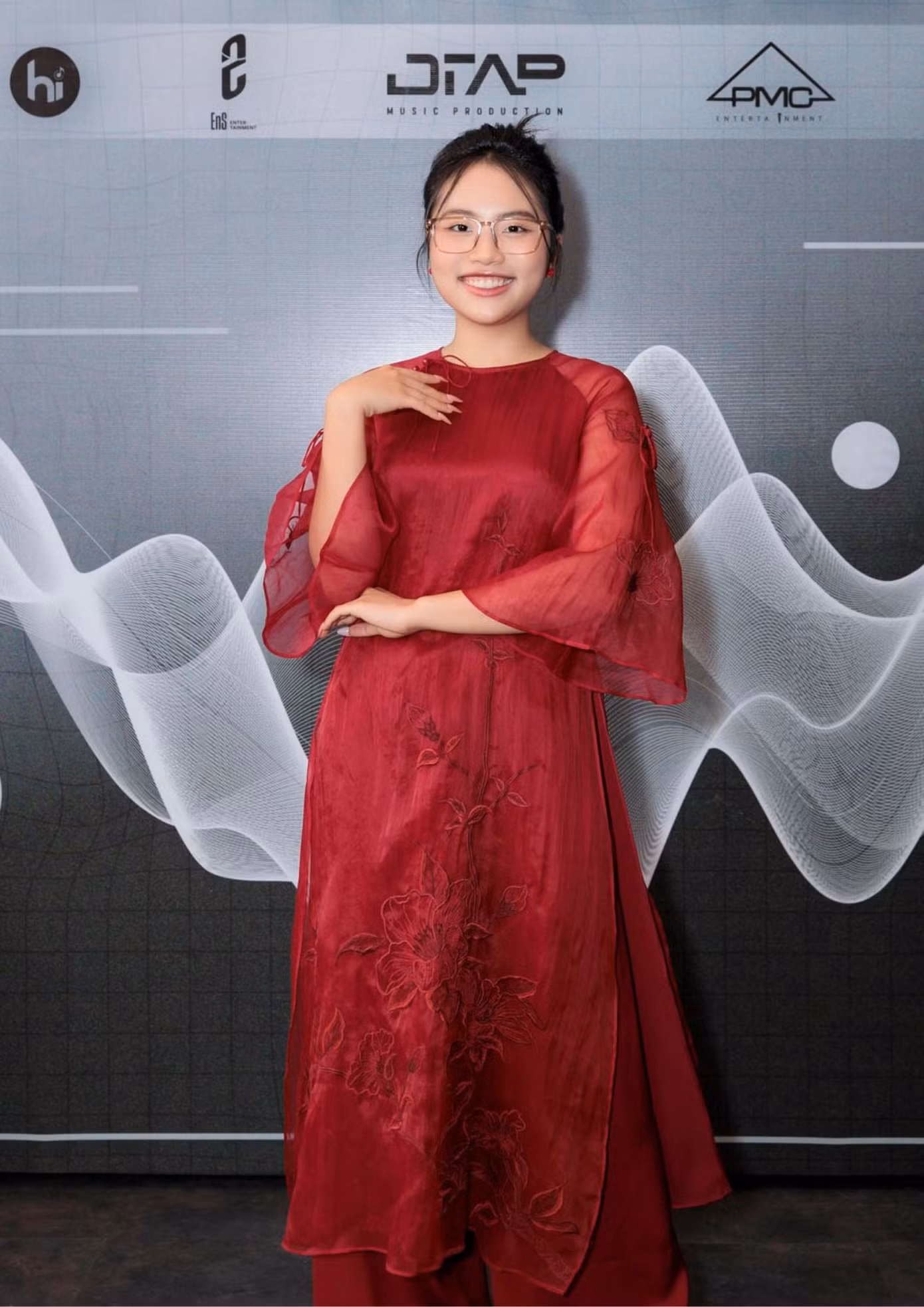 Thời gian gần đây, Phương Mỹ Chi liên tục thử sức với những màu sắc âm nhạc mới trẻ trung, hiện đại khiến giới trẻ thích thú.