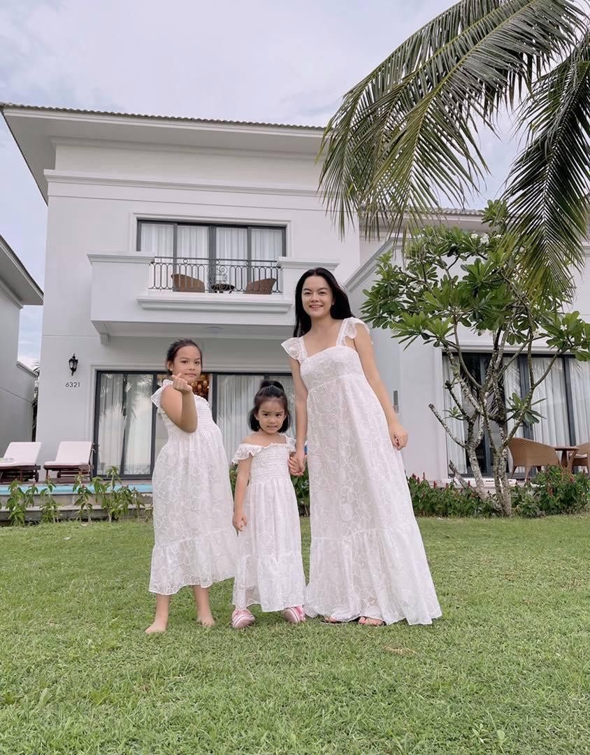 Cuộc sống của nữ ca sĩ hiện tại vô cùng hạnh phúc và bình yên. Cuộc sống của nữ ca sĩ hiện tại vô cùng hạnh phúc và bình yên.